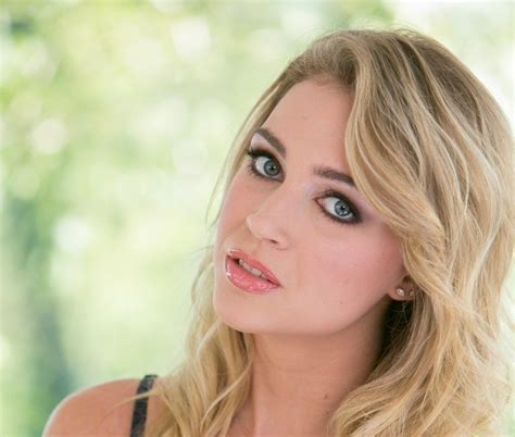 zoe taylor|Zoe Taylor Biography, Age, Height, Husband, Net Worth, Family